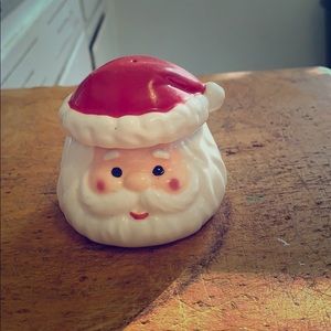Salt and pepper shaker